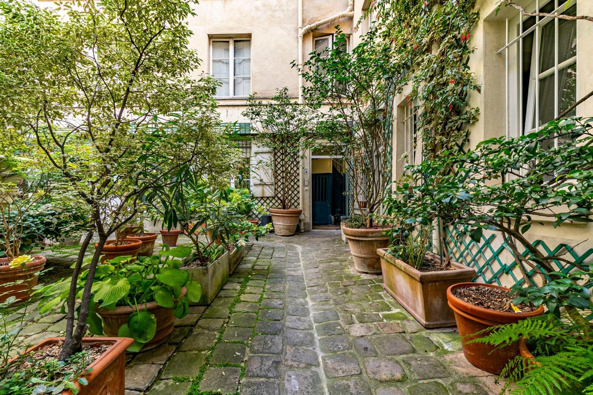Design And Quiet Studio On Wooded Courtyard ! Paris Eksteriør bilde